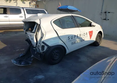 2015 Toyota Prius C One из США, поврежденный, VIN JTDKDTB38F1114093